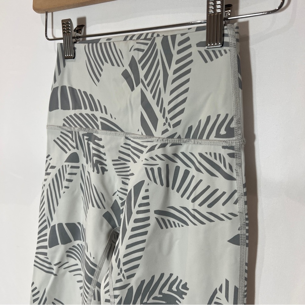 Aerie Chill Play Move High Waisted Leggings Palm Tropical Leaf Print Size XS - Picture 2 of 9